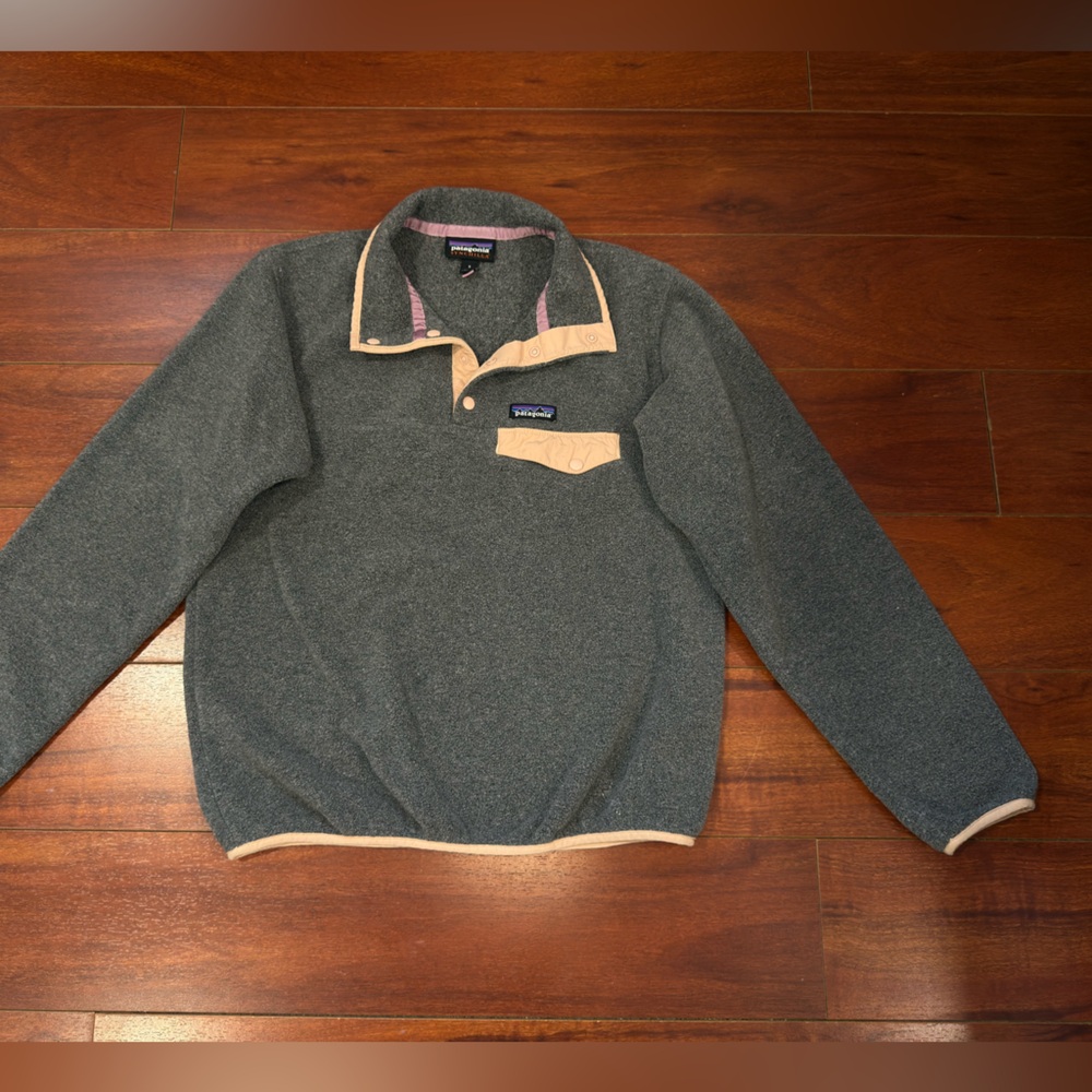 Patagonia Women's Gray and Cream Cowl Sweater - Picture 7 of 14